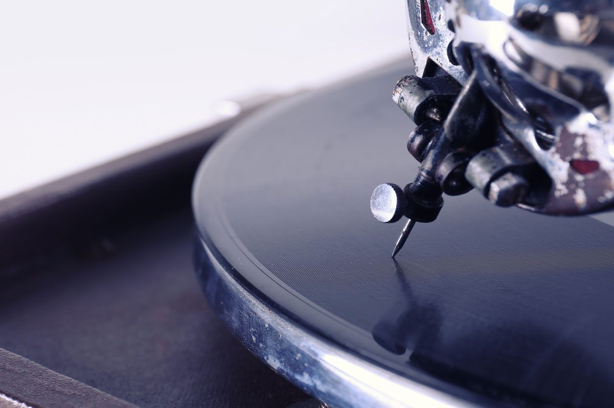 Vinyl manufacturing machine